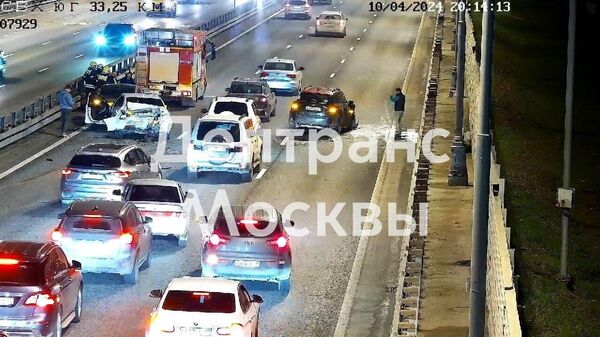 Место ДТП, где произошло столкновение трех автомобилей на Московском скоростном диаметре. 10 апреля 2024