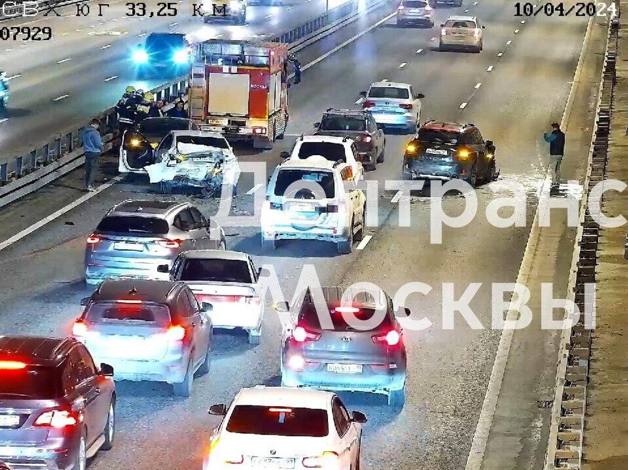 На Московском скоростном диаметре столкнулись три машины - РИА Новости,  10.04.2024