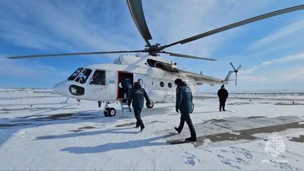 Группа на вертолёте МИ-8, участвующая в поисковой операции семьи на Чукотке
