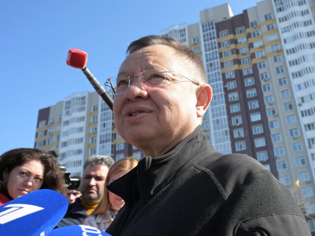 Глава Минстроя РФ Ирек Файзуллин во время пресс-подхода в Оренбурге
