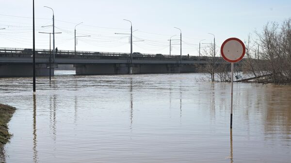 Уровень воды в реке Урал у Оренбурга снизился до 1090 сантиметров