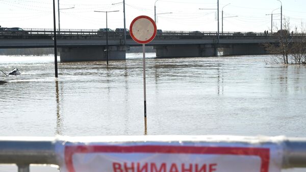 Разлившаяся река Урал в Оренбурге