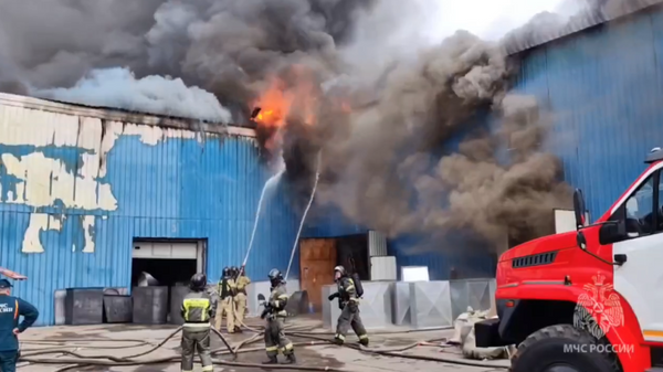 Тушение пожара на складе в Чита. 11 апреля 2024