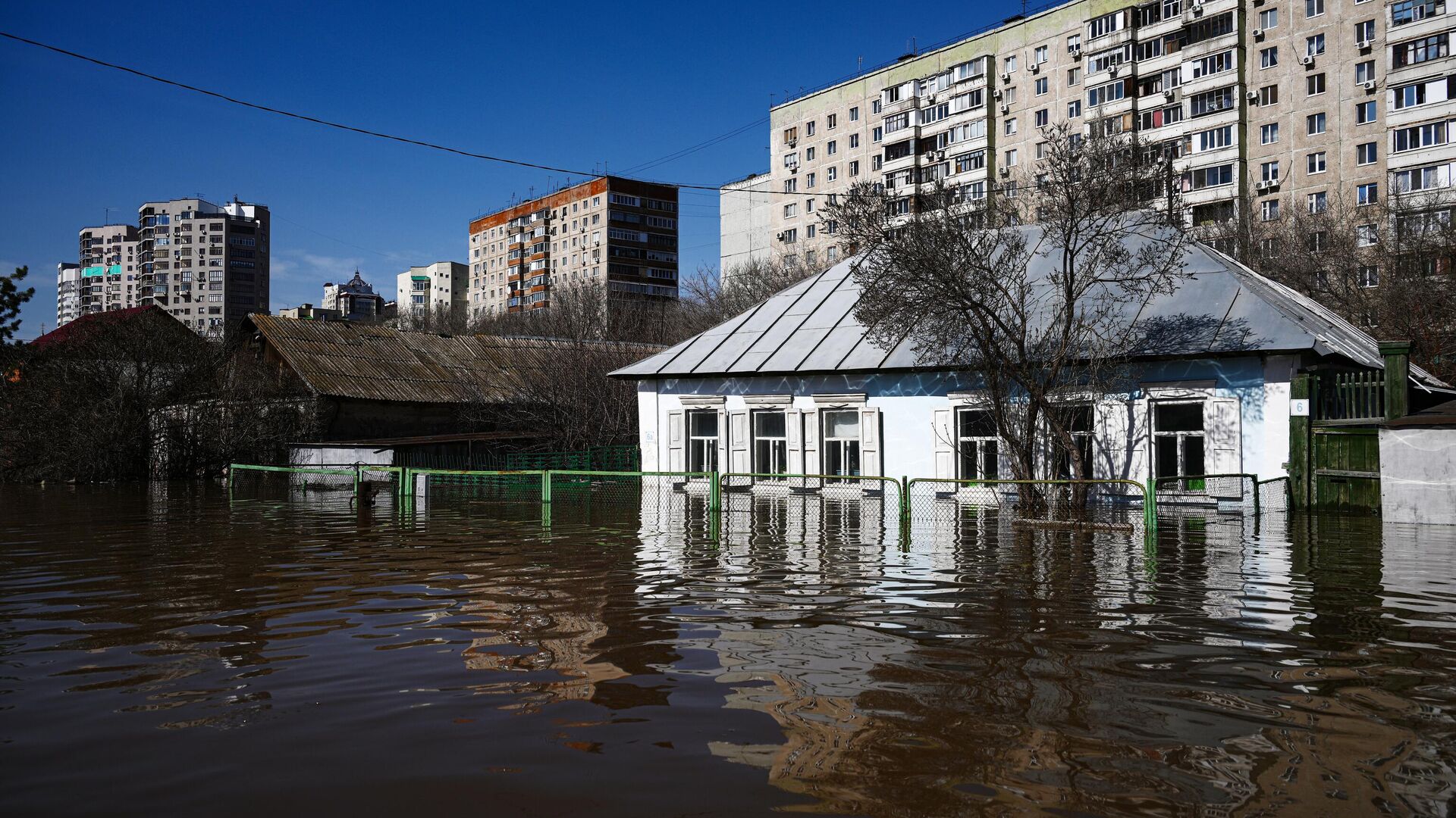 Затопленная улица в Оренбурге - РИА Новости, 1920, 11.04.2024