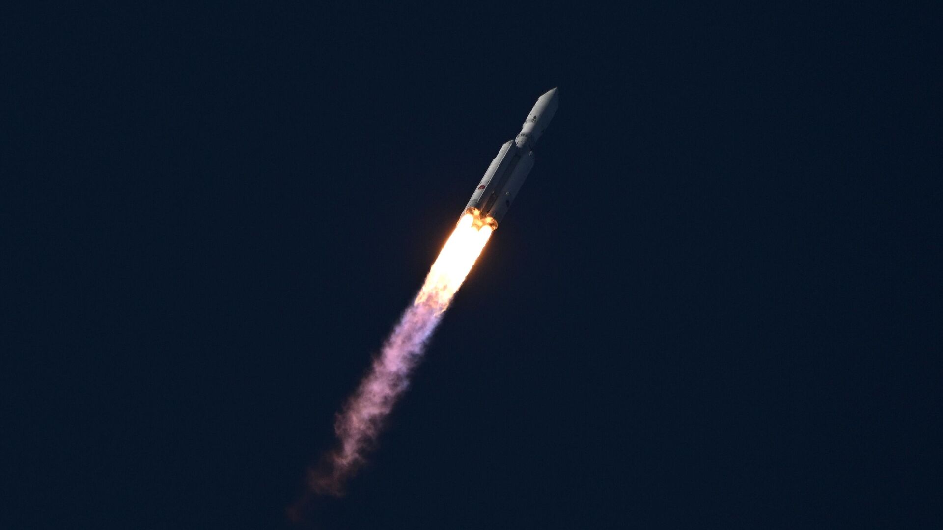 Запуск первой летной ракеты космического назначения Ангара-А5 с разгонным блоком Орион с космодрома Восточный - РИА Новости, 1920, 11.04.2024
