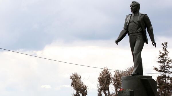 Памятник Юрию Гагарину на Набережной Космонавтов в Саратове