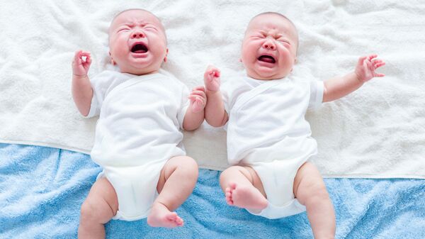 Китайские новорожденные близнецы