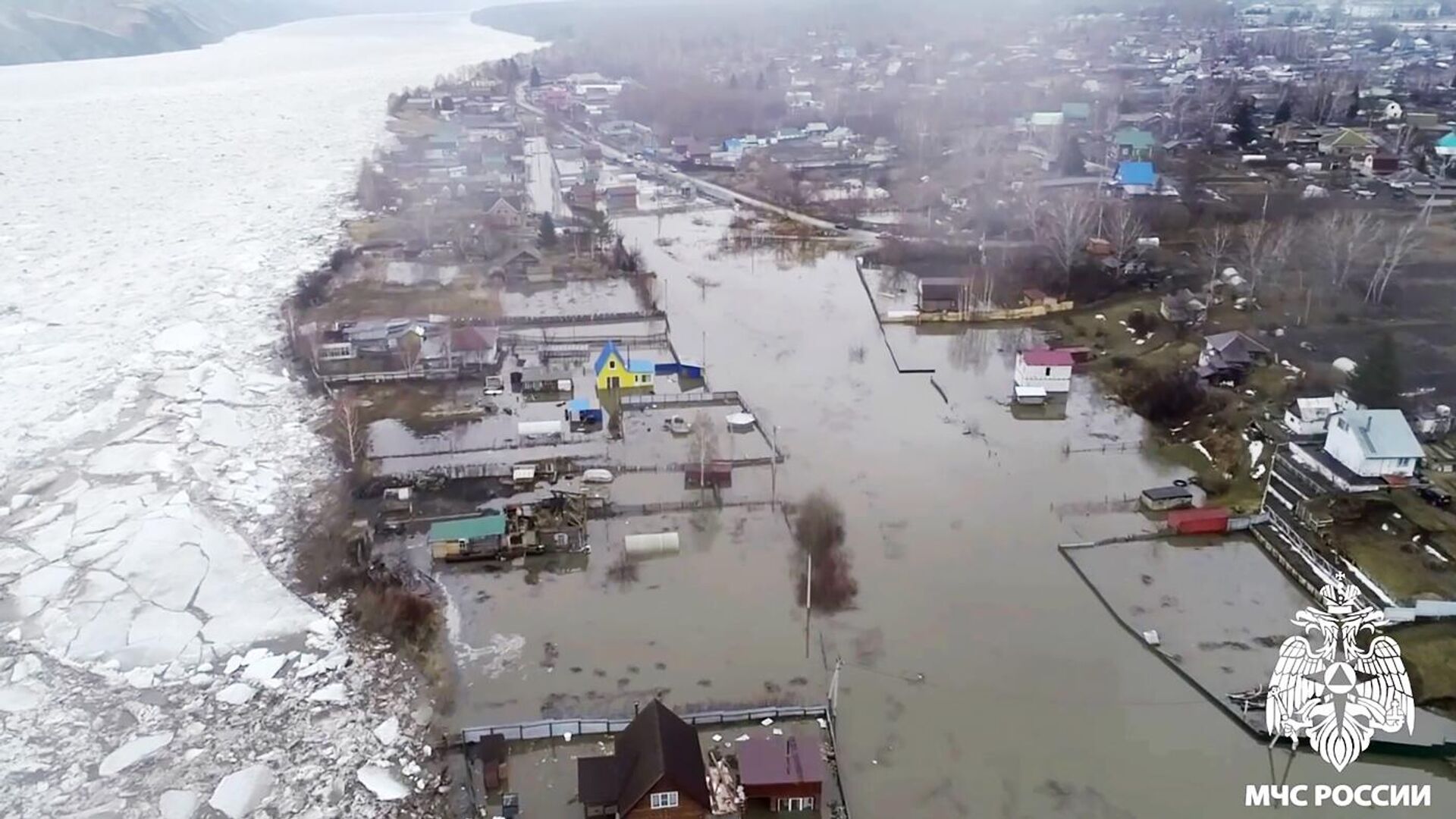 Уровень воды в реке Томи в Новокузнецке повысился до 530 сантиметров - РИА  Новости, 11.04.2024