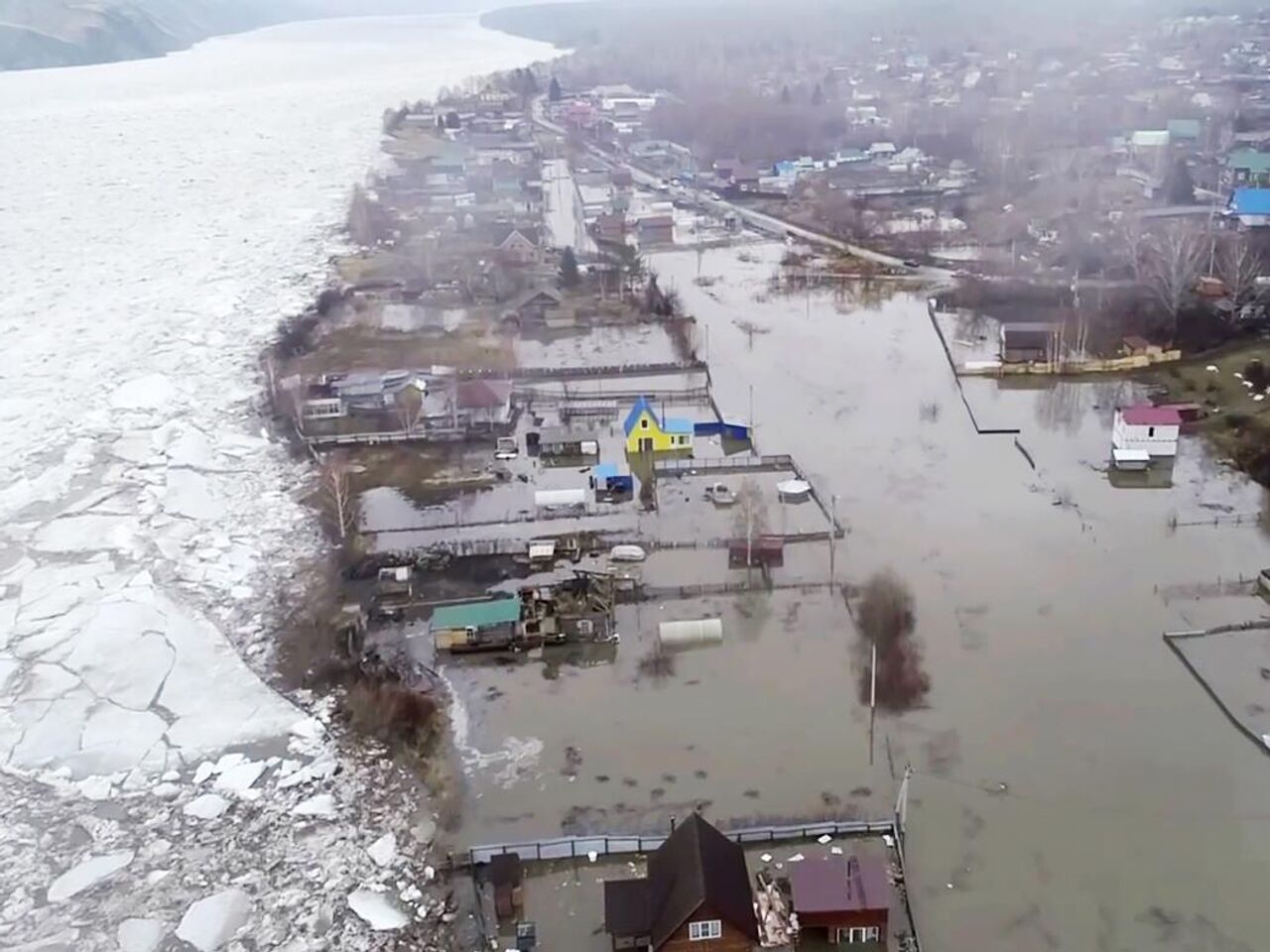 Уровень воды в реке Томи в Новокузнецке повысился до 530 сантиметров - РИА  Новости, 11.04.2024