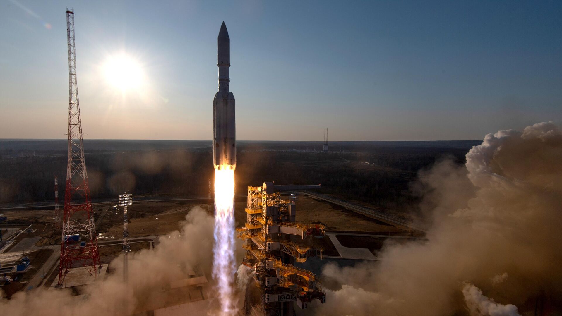 Запуск первой летной ракеты космического назначения Ангара-А5 с разгонным блоком Орион с космодрома Восточный1