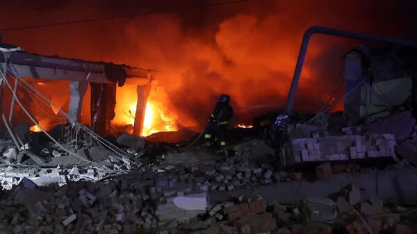 Украинские пожарные на месте удара по критической инфраструктуре в Днепропетровской области