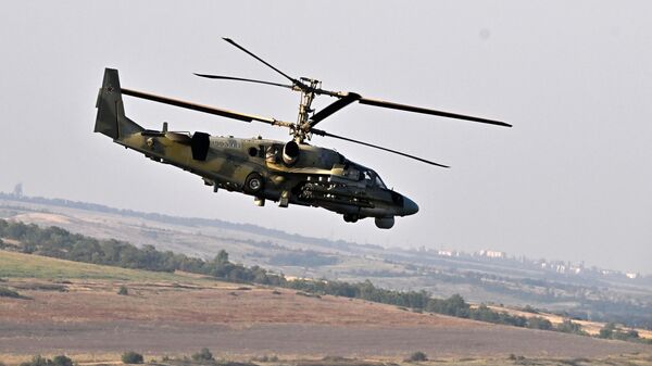 Вертолет Ка-52 во время боевого вылета в зоне СВО