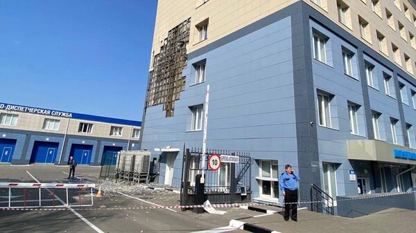 Беспилотный летательный аппарат ВСУ врезался в административное здание в Белгороде. 12 апреля 2024