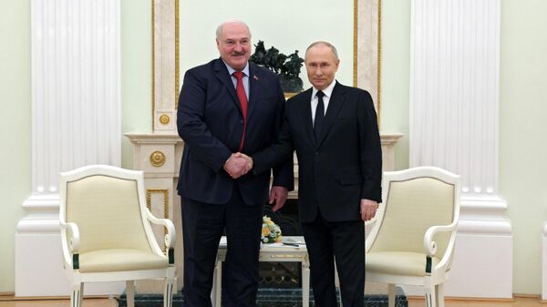 Путин и Лукашенко пообщались на ногах на саммите ШОС