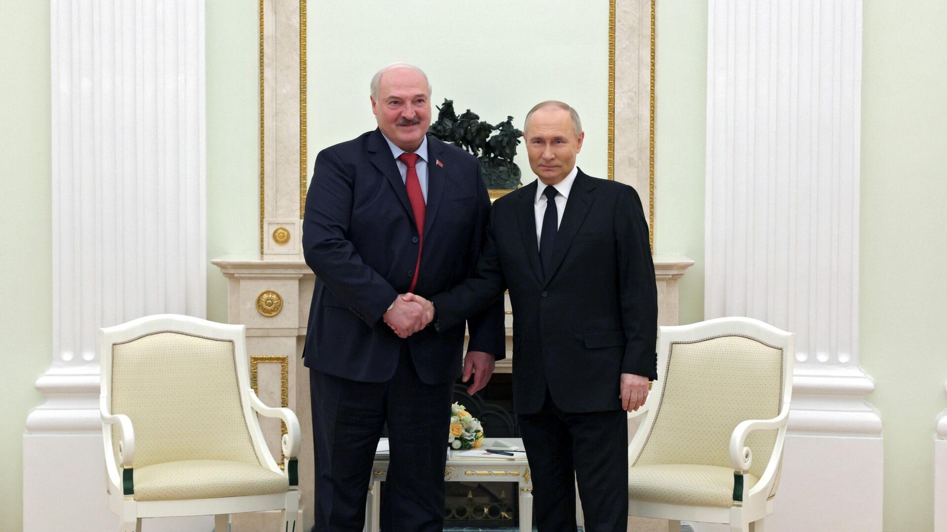 Президент РФ Владимир Путин и президент Белоруссии Александр Лукашенко во время встречи0