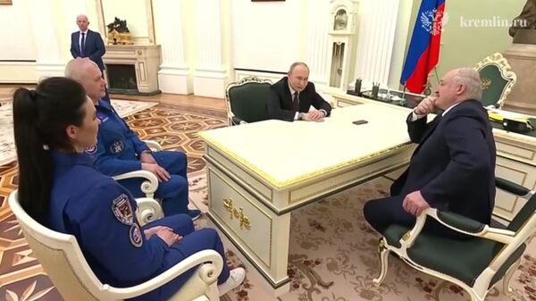 Путин и Лукашенко поздравили семью оленеводов с золотой свадьбой