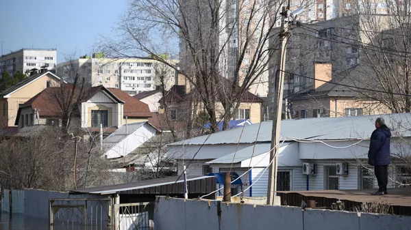 Затопленная улица у ЖК Дубки в Оренбурге Затопленная улица у ЖК Дубки в Оренбурге