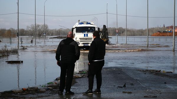 Затопленная на улица у ЖК Дубки в Оренбурге