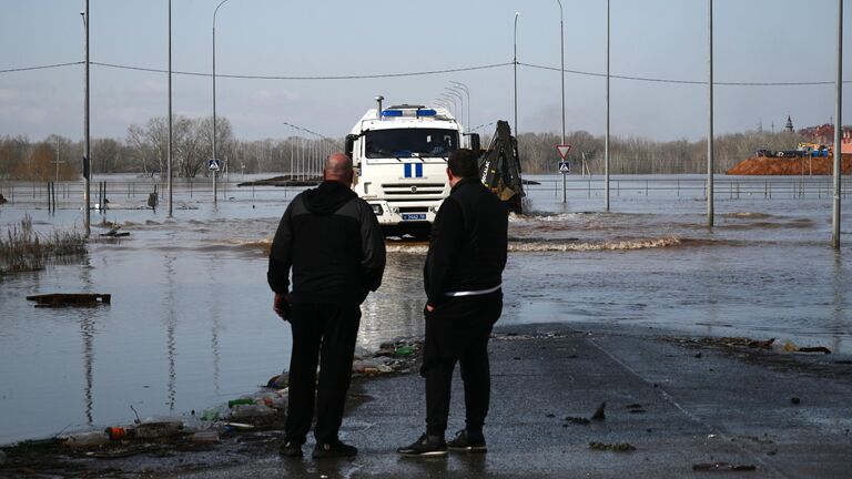 Затопленная на улица у ЖК Дубки в Оренбурге