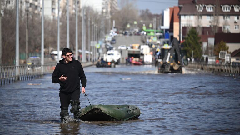 Затопленная одна из улиц в Оренбурге