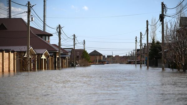 Одна из затопленных улиц в Овчинном городке в Оренбурге