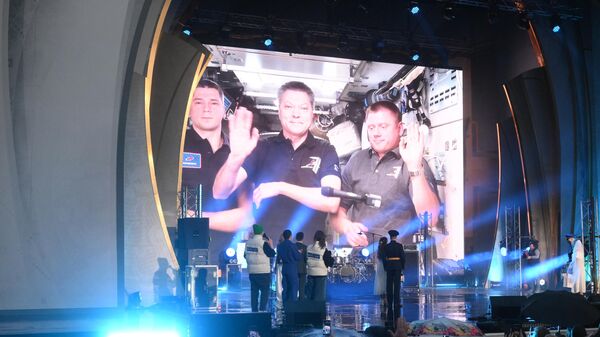 Видеопослание космонавтов МКС