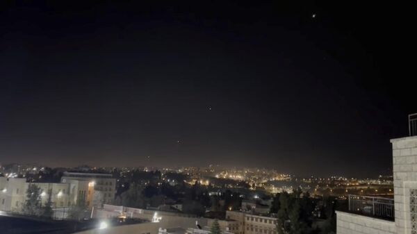 Работа системы ПВО в небе над Иерусалимом в ночь 14 апреля 2024 года