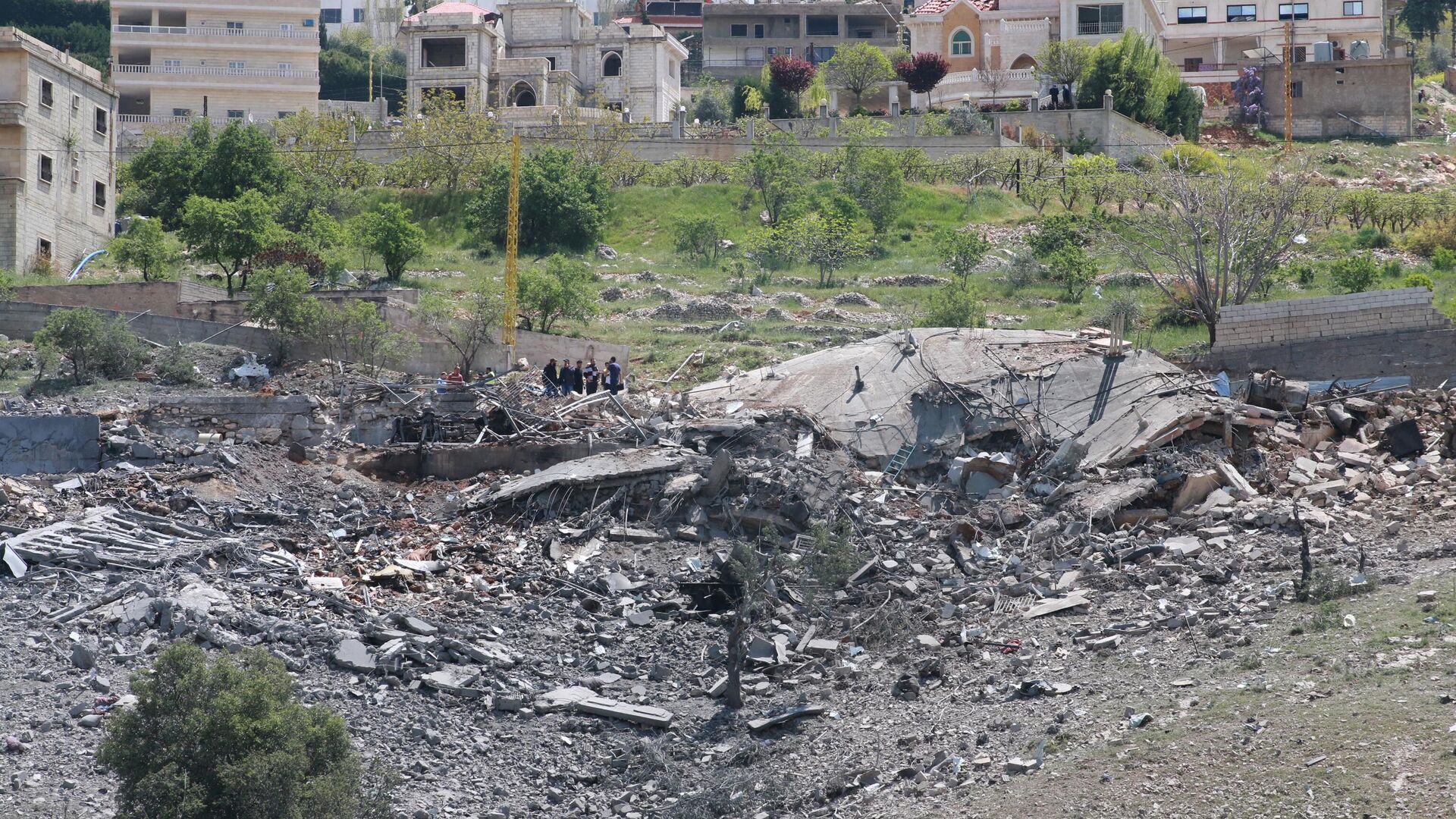 Разрушенное после израильского авиаудара здание вблизи города Баальбек в Ливане. 14 апреля 2024 - РИА Новости, 1920, 14.04.2024
