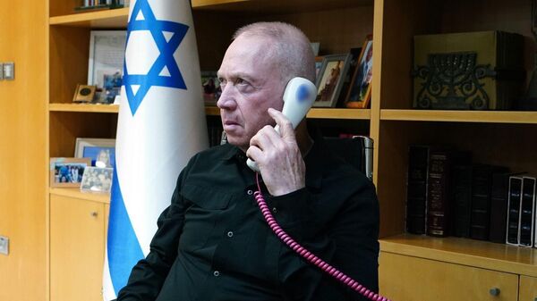 Министр обороны Израиля Йоав Галлант проводит телефонный разговор с Министром обороны США Ллойдом Остином. 14 апреля 2024