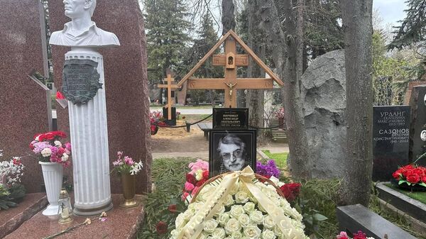 Могила Александра Ширвиндта на Новодевичьем кладбище в Москве