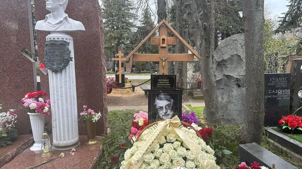 Могила Александра Ширвиндта на Новодевичьем кладбище в Москве