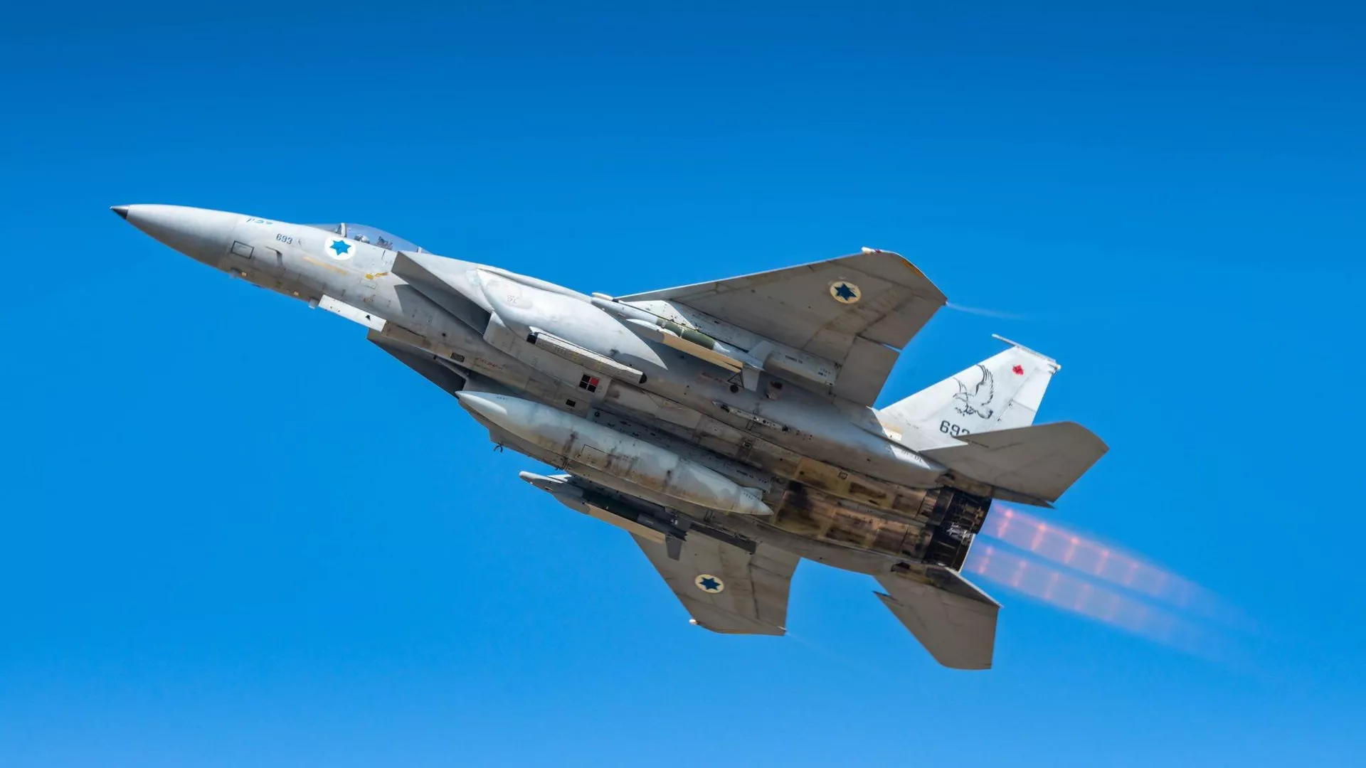 Израиль вторгся в воздушное пространство Ливана, сообщил источник