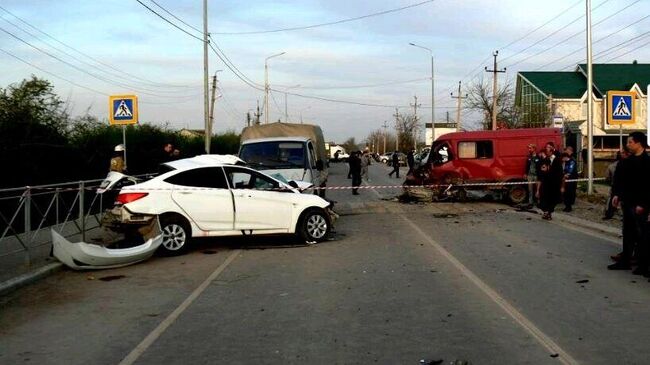 Место ДТП с участием микроавтобуса в Дагестане