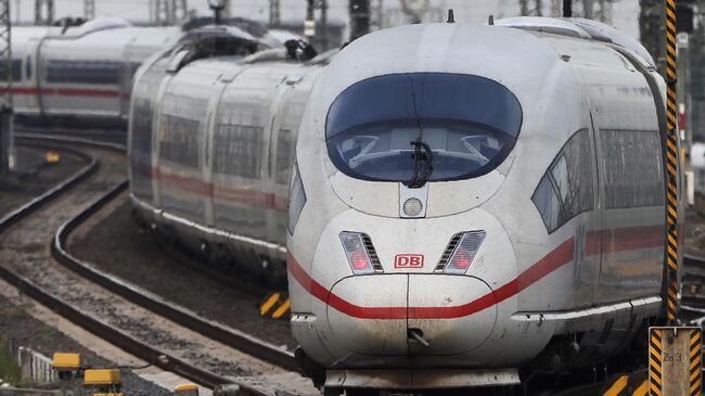 Скоростной поезд Intercity-Express (ICE) в Германии