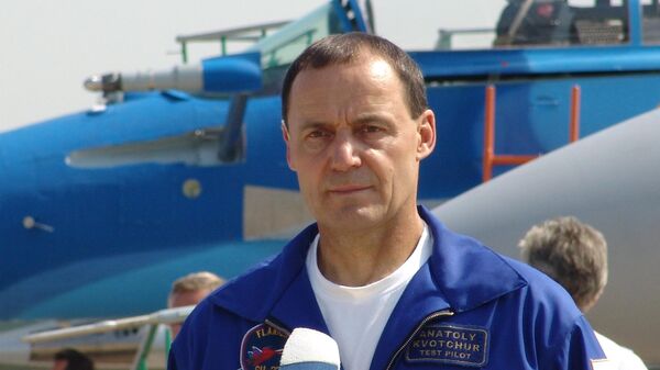 Летчик-испытатель Герой России Анатолий Квочур