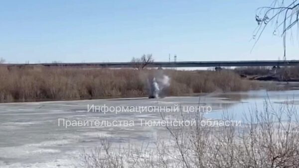 Взрывные работы на льду на реке Ишим