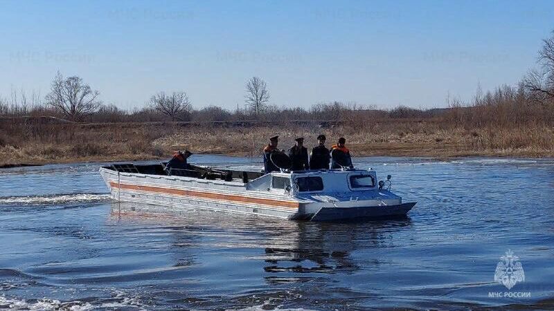 Работы по укреплению тела дамбы на реке Алабуга в селе Казанское Тюменской области - РИА Новости, 1920, 15.04.2024