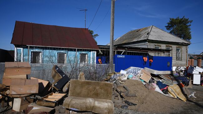 Улица в Старом городе в Орске после отступления паводка