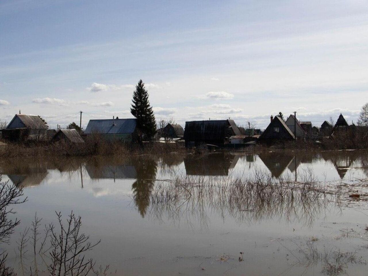 В Кургане вода продолжает прибывать в микрорайон Тополя - РИА Новости,  17.04.2024