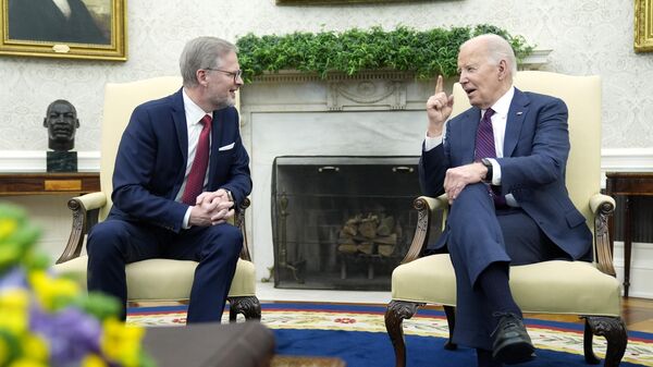 Президент США Джо Байден и премьер-министр Чехии Петр Фиала во время встречи