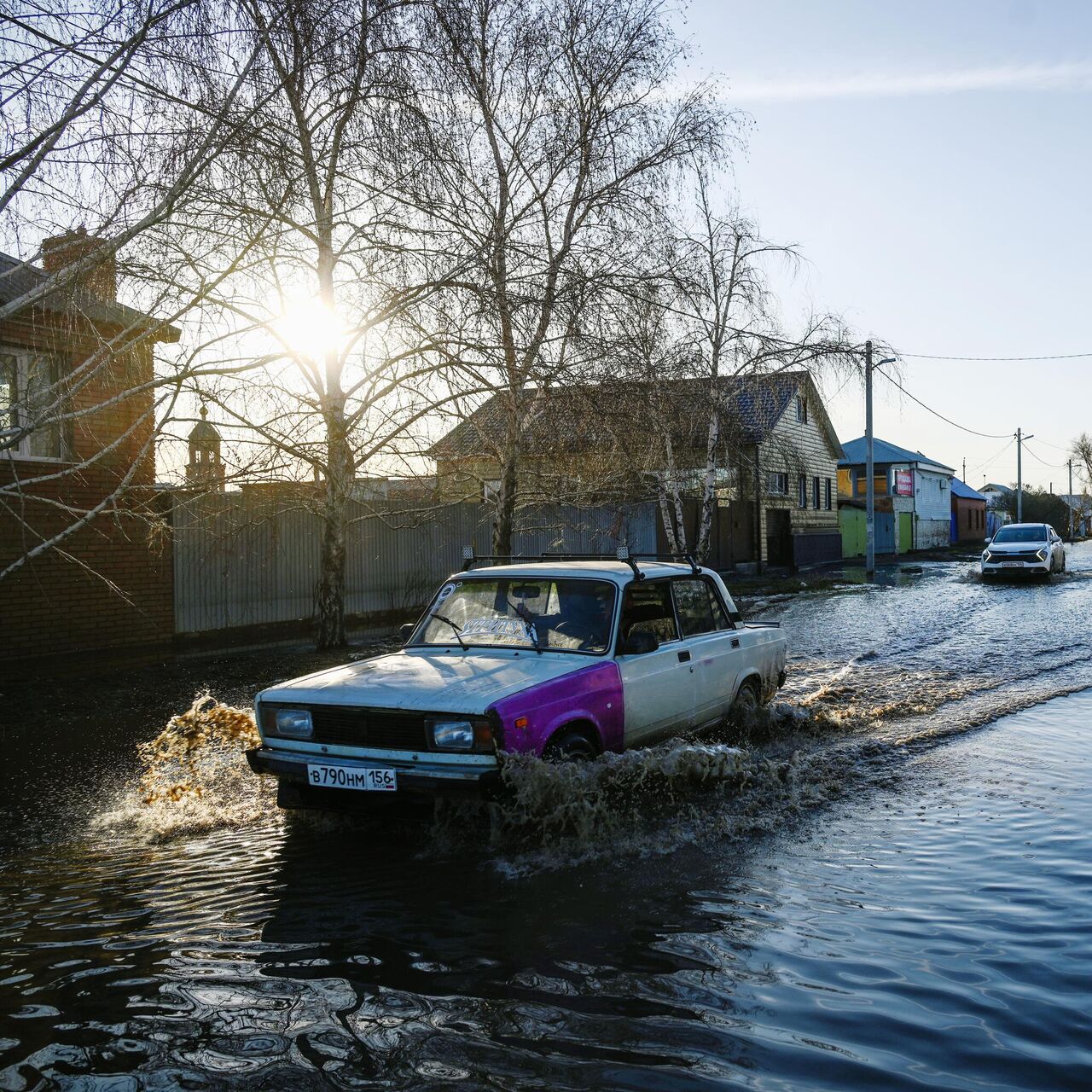 Вода в Орске отходит, некоторые жители уже вернулись в квартиры - РИА  Новости, 17.04.2024