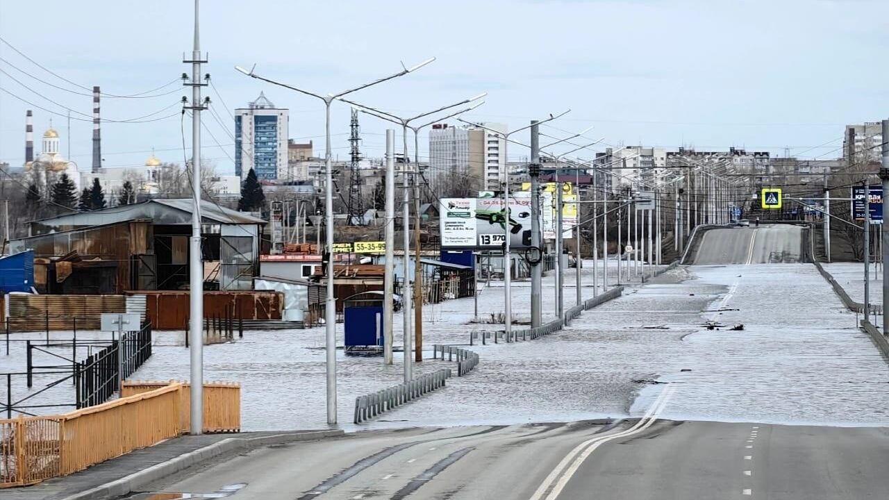 Набережную Тобола в Кургане частично затопило - РИА Новости, 18.04.2024