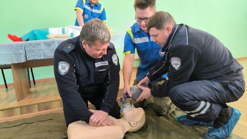 Обучающие семинары по оказанию первой доврачебной помощи для сотрудников Госавтоинспекции Московской области - РИА Новости, 1920, 18.04.2024