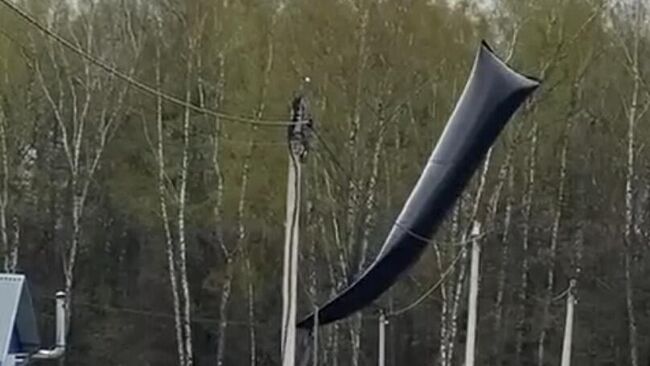 Метеозонд со взрывчатой в Тарусском районе Калужской области. Кадр видео