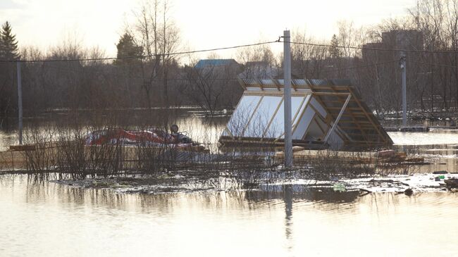 Подтопленные дома в СНТ КМЗ 3 в городе Кургане