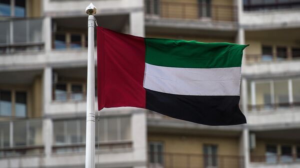Флаг Объединённых Арабских Эмиратов (ОАЭ) на территории посольства в РФ в Москве