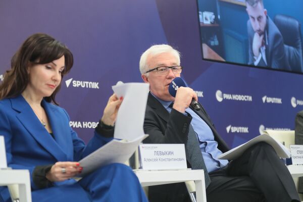 Круглый стол на тему: Всей семьей в музей: где будет интересно провести время?.  Генеральный директор Государственного исторического музея Алексей Левыкин