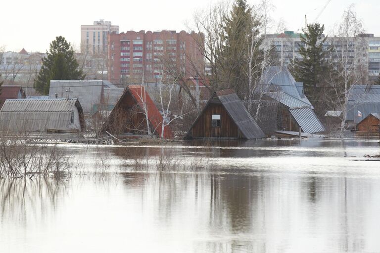 Подтопленные дома в СНТ КМЗ 3 в городе Кургане