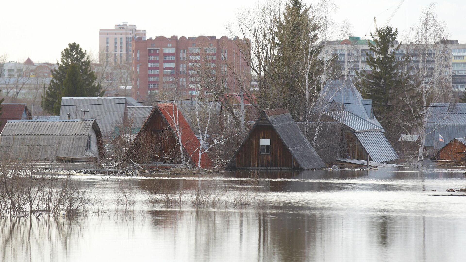 Подтопленные дома в СНТ КМЗ 3 в городе Кургане - РИА Новости, 1920, 18.04.2024