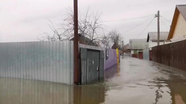 Затопленный вследствие паводка микрорайон Вороновка в Кургане. Стоп-кадр видео